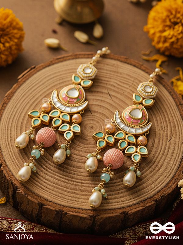 ANURANGI – HARMONY OF COLOURS – KUNDAN EARRINGS WITH GREEN ENAMEL MOTIFS, MIRROR STONES AND PASTEL BEAD DROPS