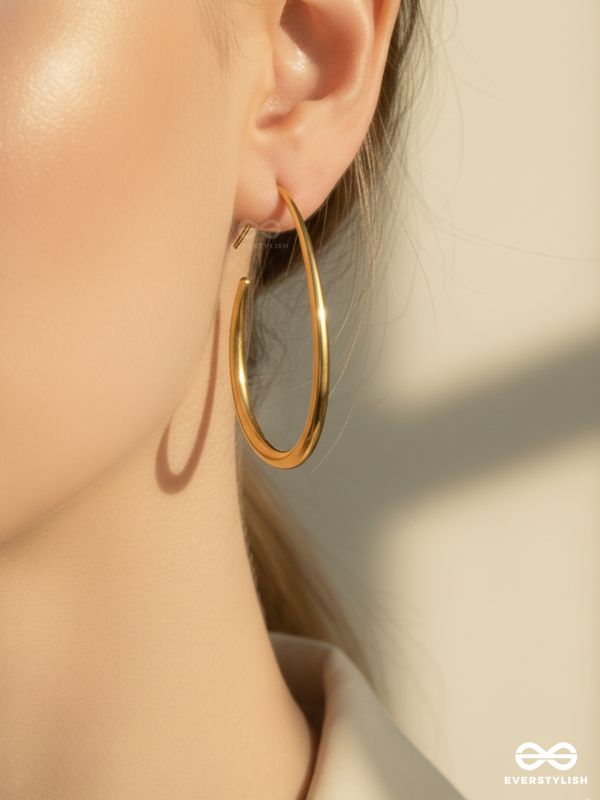 HONEY ARC – WARM GOLD HOOP EARRINGS