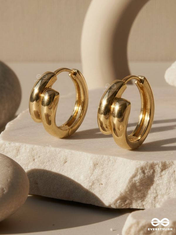 HONEY WRAP – SMOOTH GOLDEN HOOP EARRINGS