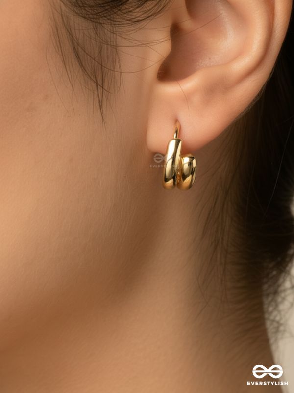 HONEY WRAP – SMOOTH GOLDEN HOOP EARRINGS