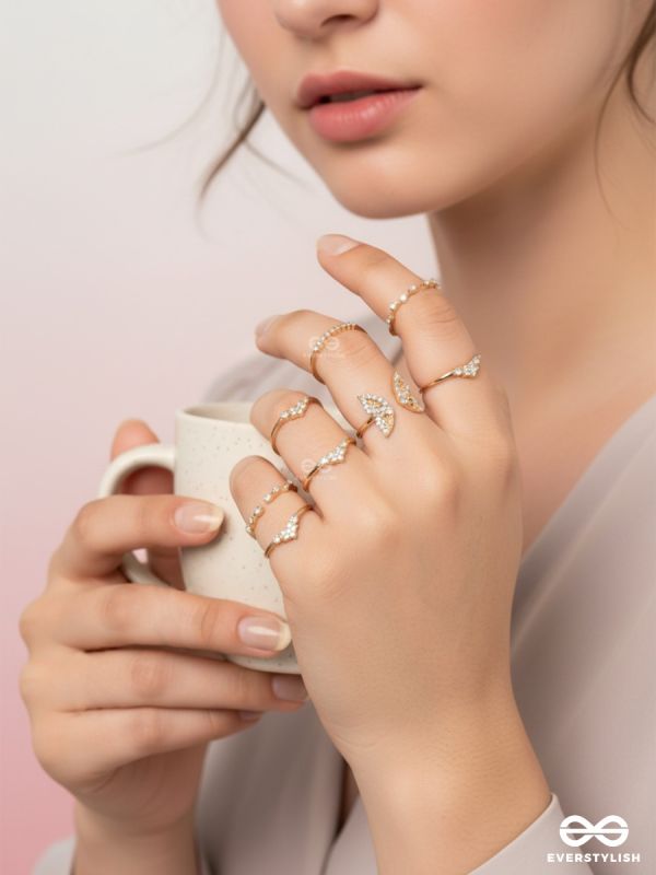 KNOTTED SPARK – GOLD & CRYSTAL RING SET