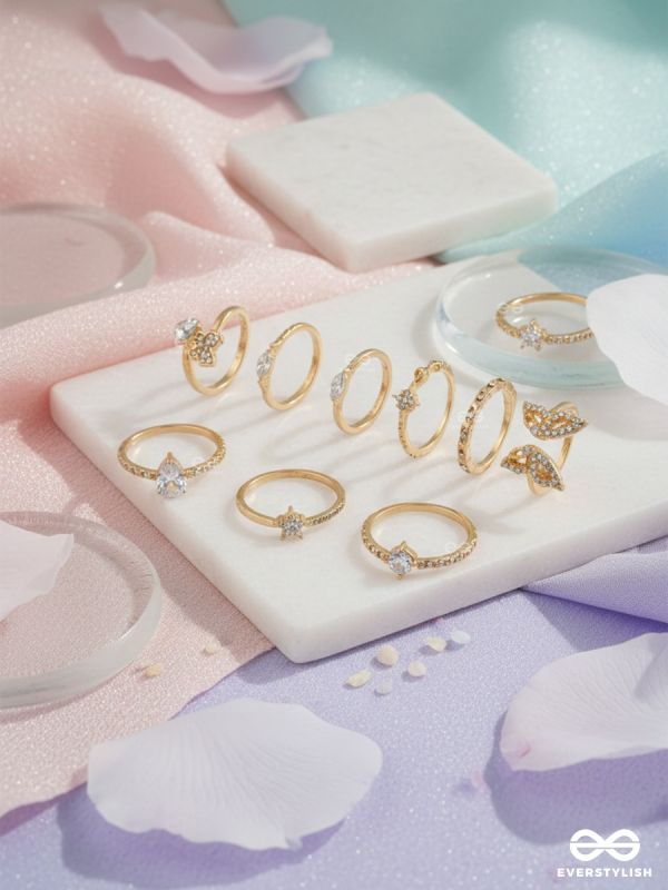 LUNAR FLUTTER - DELICATE GOLDEN RING SET