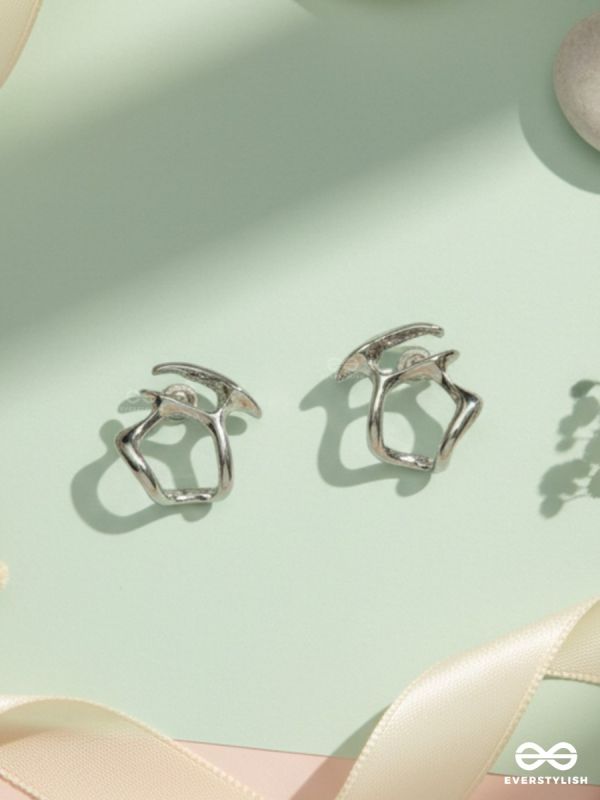 SOFT ANGLES – MODERN SILVER STUD EARRINGS