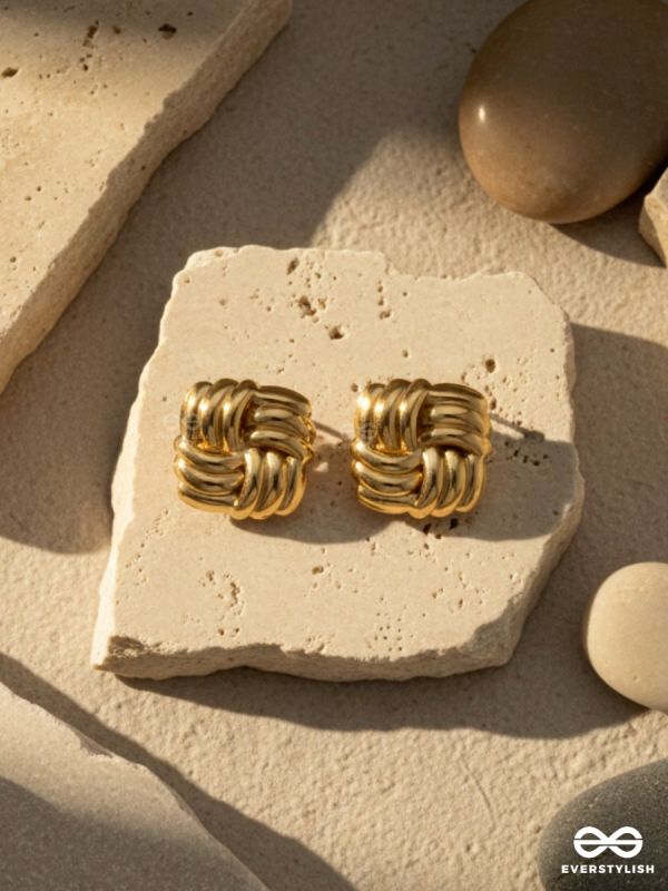 INTERLINK – CONTEMPORARY GOLD STUDS