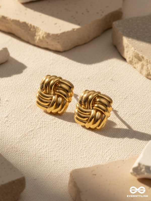 INTERLINK – CONTEMPORARY GOLD STUDS