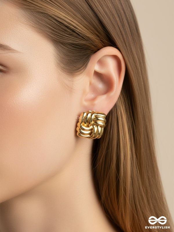 INTERLINK – CONTEMPORARY GOLD STUDS