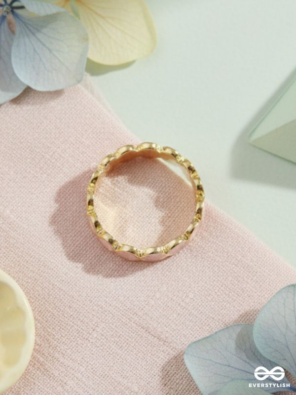 BLUSH HEARTS – ENAMELLED GOLD RING