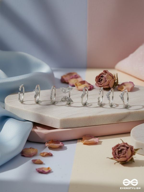 TIED IN SPARKLE – DELICATE SILVER RING SET