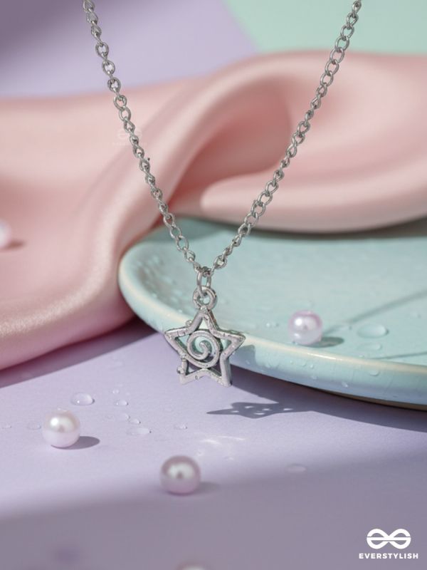 STAR TRACE – EVERYDAY SILVER NECKLACE