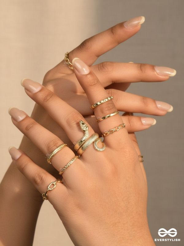 CHAOTIC CURVES – FUNKY GOLD RING SET