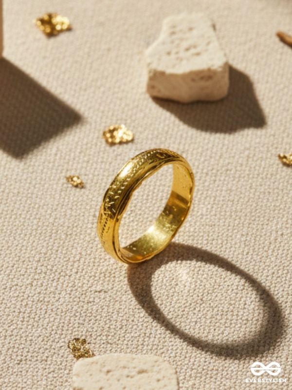 SOFT ETCH – MINIMAL GOLD RING