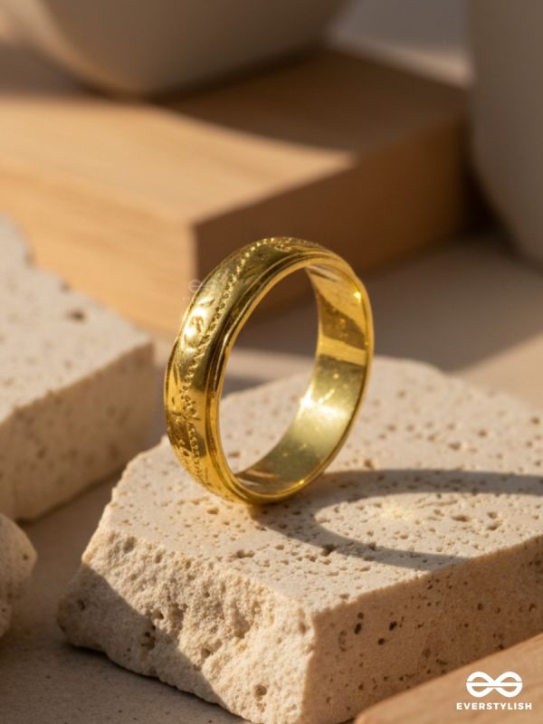 SOFT ETCH – MINIMAL GOLD RING