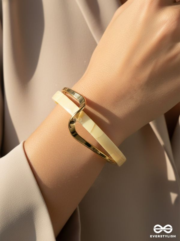 VANILLA LOOP – SMOOTH OPEN-END GOLD BRACELET