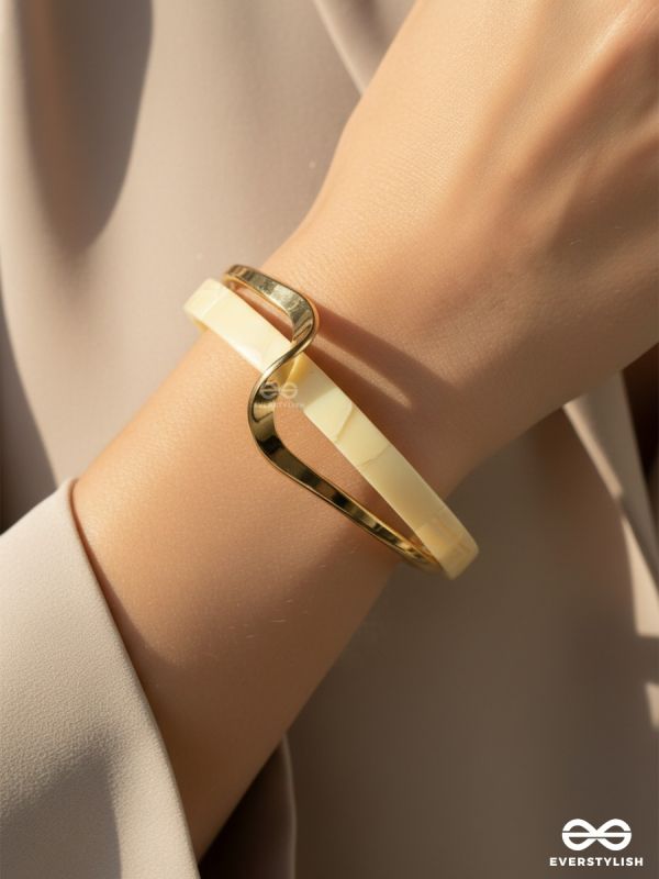 VANILLA LOOP – SMOOTH OPEN-END GOLD BRACELET