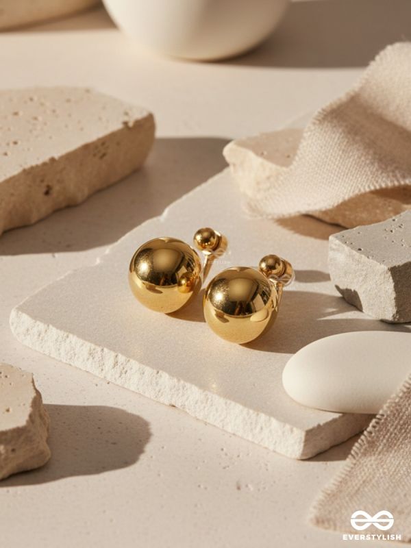 PURE DOT – MINIMAL GOLD STUD EARRINGS