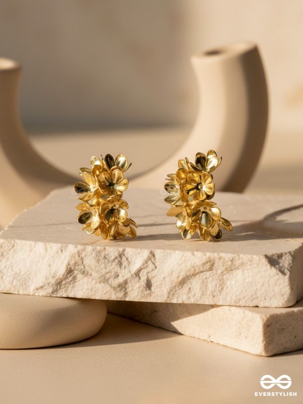 PETAL BURST – GOLDEN CLUSTER STUDS