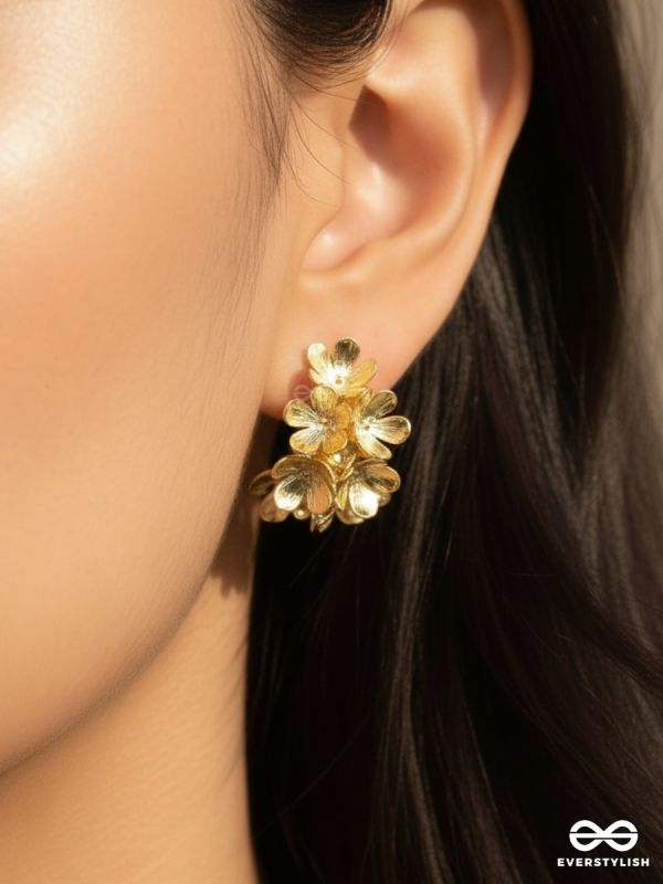 PETAL BURST – GOLDEN CLUSTER STUDS