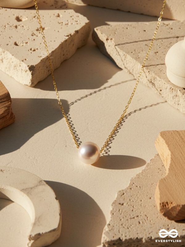 WHISPERING PEARL – ELEGANT GOLD NECKLACE