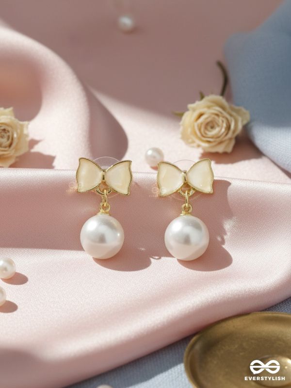 VELORA RIBBON – CLASSIC PEARL EARRINGS