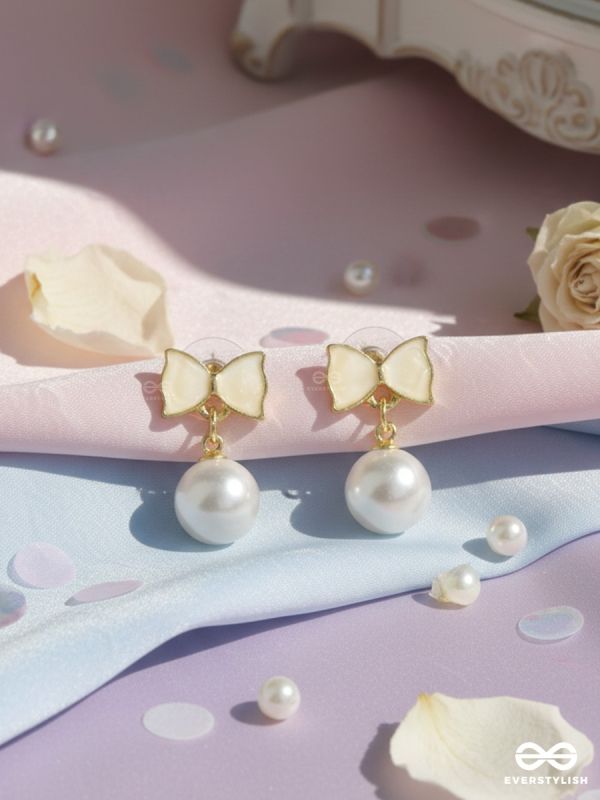 VELORA RIBBON – CLASSIC PEARL EARRINGS