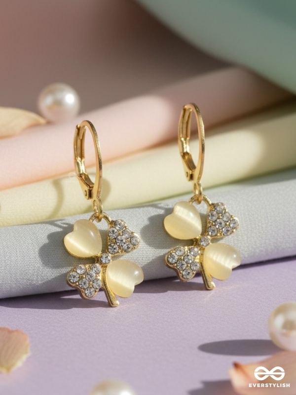 TWINKLE CHARM – GOLD CLOVER EARRINGS