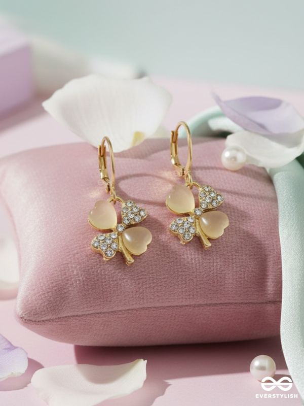 TWINKLE CHARM – GOLD CLOVER EARRINGS