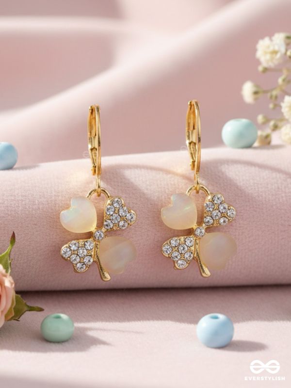 TWINKLE CHARM – GOLD CLOVER EARRINGS