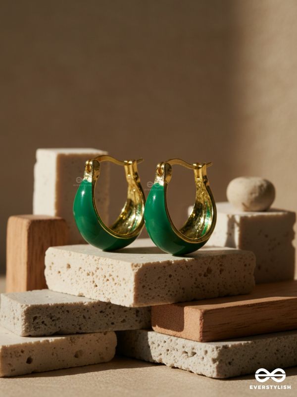 JADE CURVE – GOLD HOOP EARRINGS