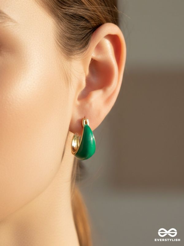 JADE CURVE – GOLD HOOP EARRINGS