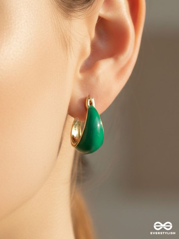 JADE CURVE – GOLD HOOP EARRINGS