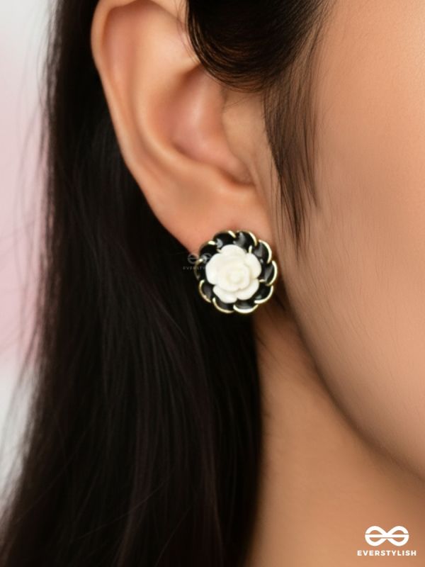 NOIR ROSETTE – VINTAGE FLORAL STUDS