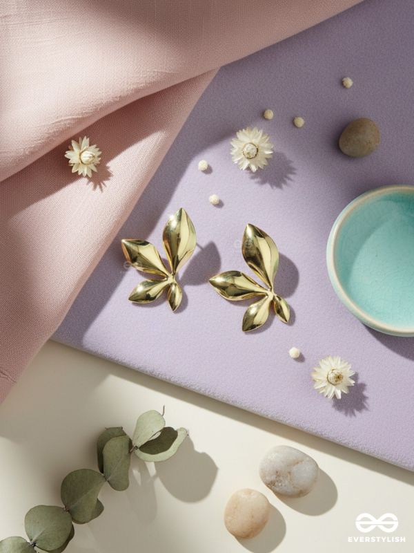 AURUM BLOOM – SCULPTED GOLDEN EARRINGS