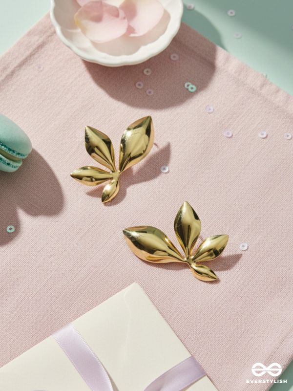 AURUM BLOOM – SCULPTED GOLDEN EARRINGS