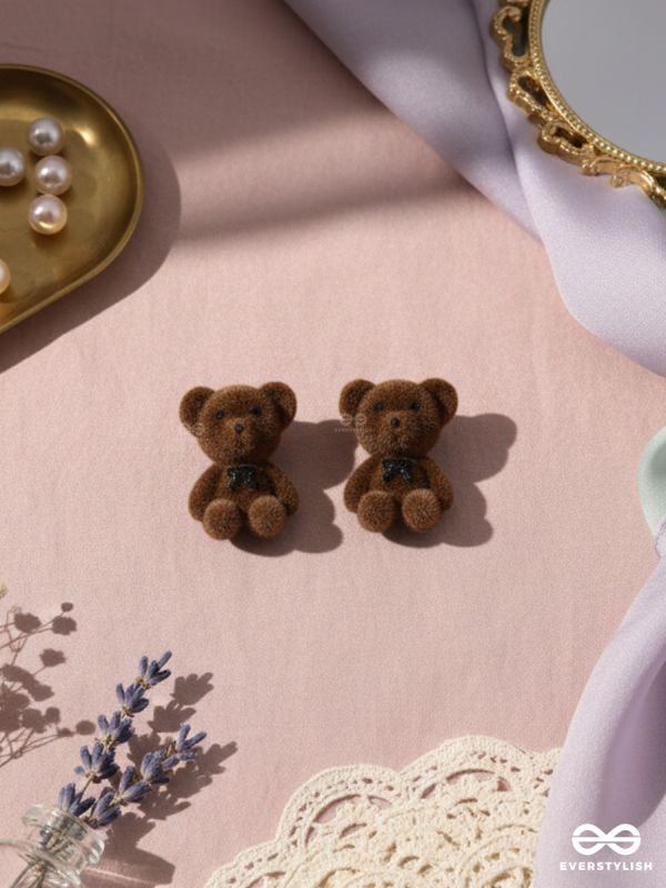 SNUGGLE BEAR – CUTE STUD EARRINGS