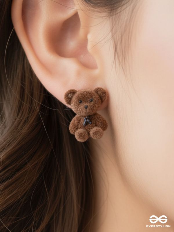 SNUGGLE BEAR – CUTE STUD EARRINGS
