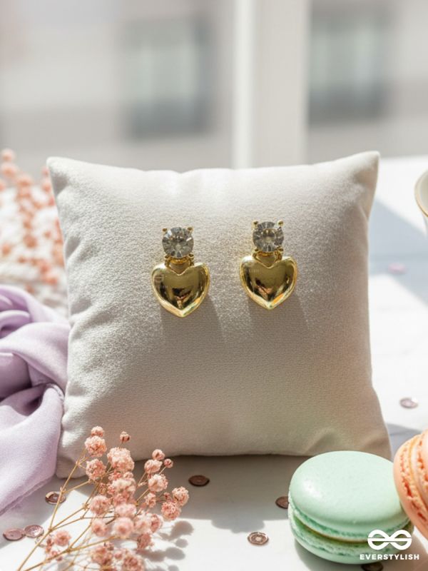 MINI AMOUR – HEART STUD EARRINGS