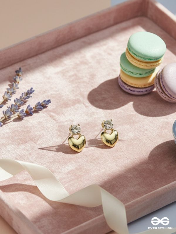 MINI AMOUR – HEART STUD EARRINGS