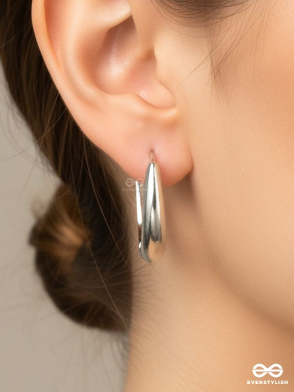 ICON LOOP – SILVER HOOP EARRINGS