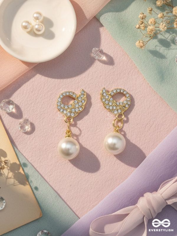 COMET CHARM – CRYSTAL & PEARL EARRINGS