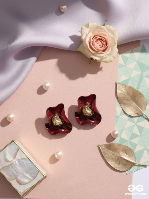 MERLOT MUSE – SCULPTED STUD EARRINGS