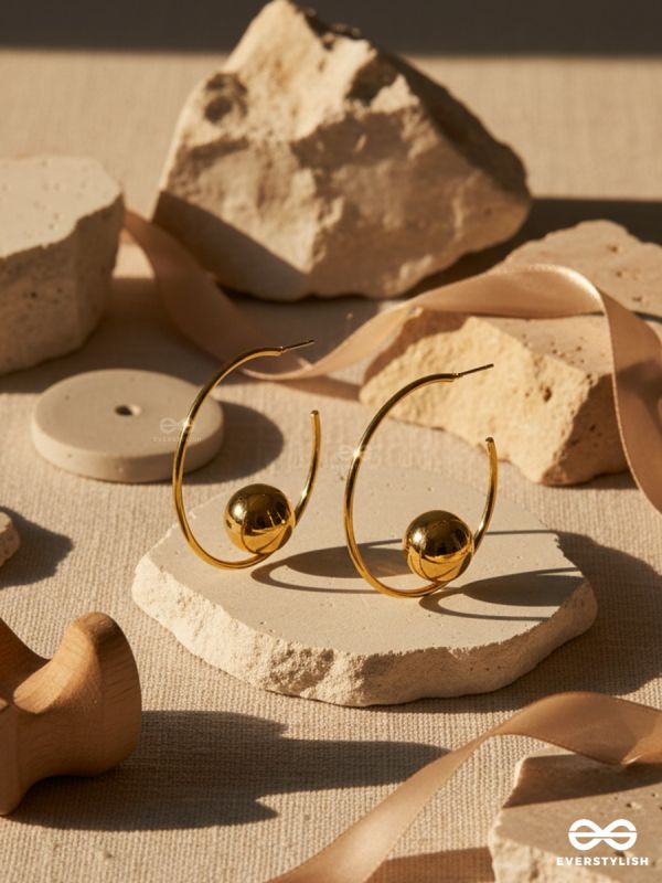 COSMO RING – GOLD STATEMENT HOOPS