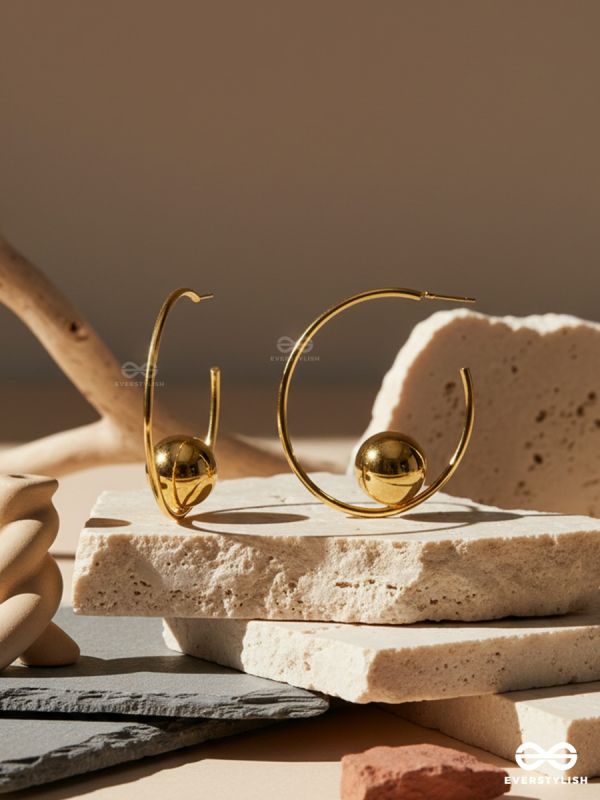 COSMO RING – GOLD STATEMENT HOOPS