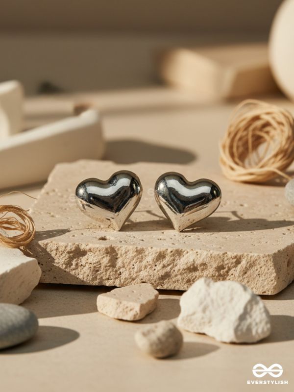 PLATINUM CRUSH – HEART STUD EARRINGS