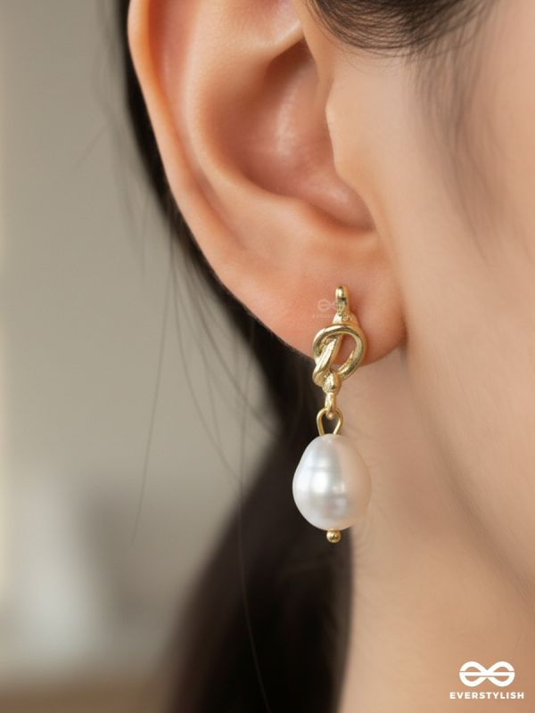 SEA KNOT – GOLD PEARL DROP EARRINGS