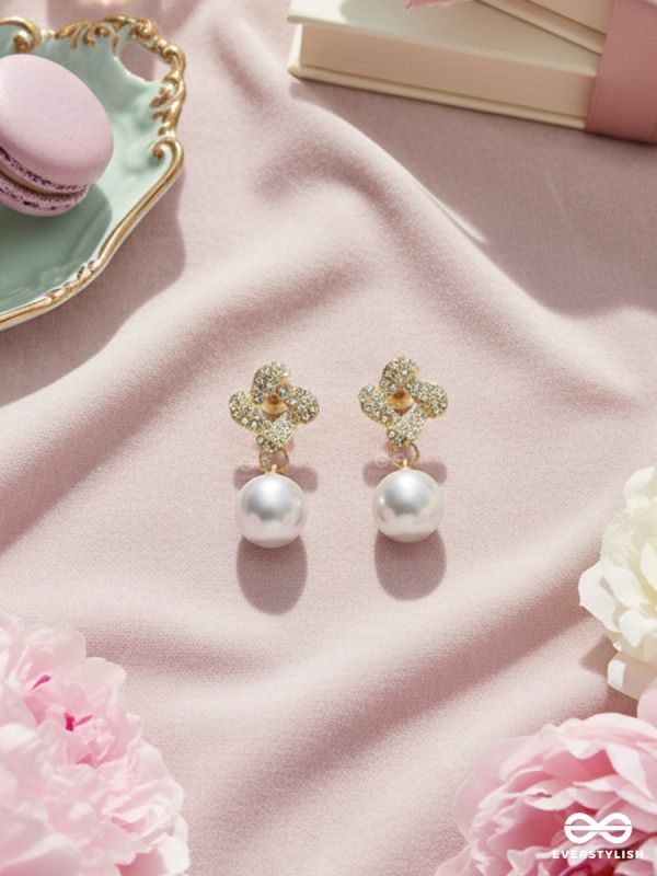 QUATRE SHIMMER – PEARL DROP EARRINGS