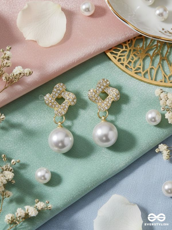 QUATRE SHIMMER – PEARL DROP EARRINGS