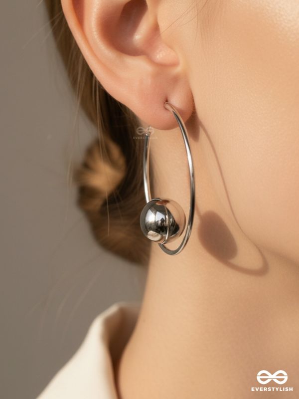 COSMO RING – SILVER STATEMENT HOOPS