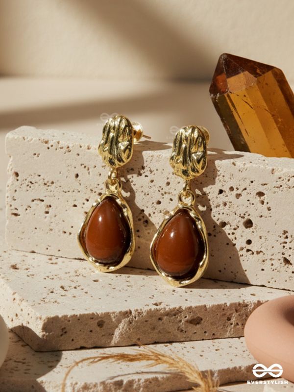 AMBER REIGN – GOLDEN DROP EARRINGS