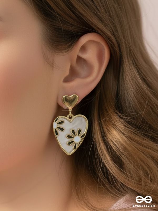 LOVE GARDEN – FLORAL HEART STUDS