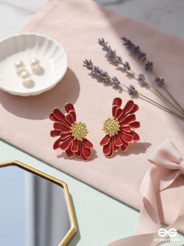 ROUGE GARDENIA – TEXTURED BLOOM STUD EARRINGS